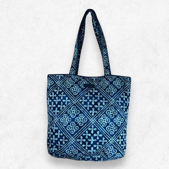 Vera Bradley Retired Pattern Cuban Tiles Tote Bag Magnet Closure Blue‎ 2 Handles - Picture 1 of 8